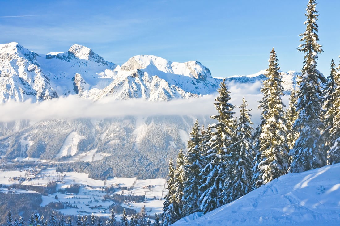 Verschneite Urlaubsregion Schladming-Dachstein © Shutterstock